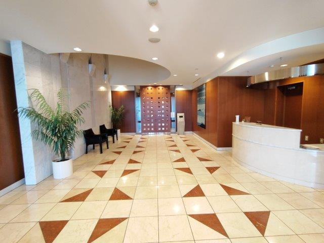 【その他共用部分】 | グレースタワーⅡ | 「ゆとりある空間設計のエントランスホール。住まう方や来客を心地よく迎えます。」