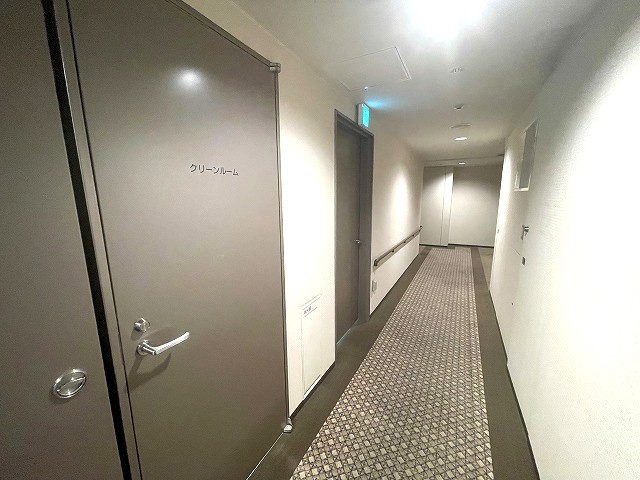 【その他共用部分】 | グレースタワーⅡ | 「各階ゴミ出し可能。24時間お好きなタイミングで。重いゴミ袋を持ってエレベーターに乗る手間がなく、朝の忙しい時間にもゆとりが生まれます。」