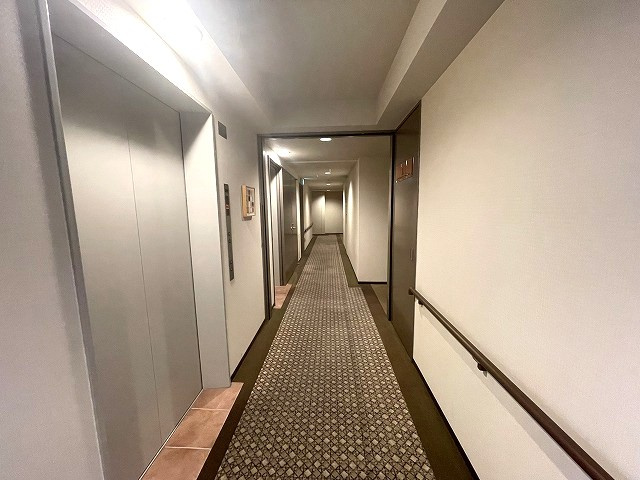 【その他共用部分】 | グレースタワーⅡ | 「ホテルライクな内廊下。プライバシーにも配慮された共用部です。」