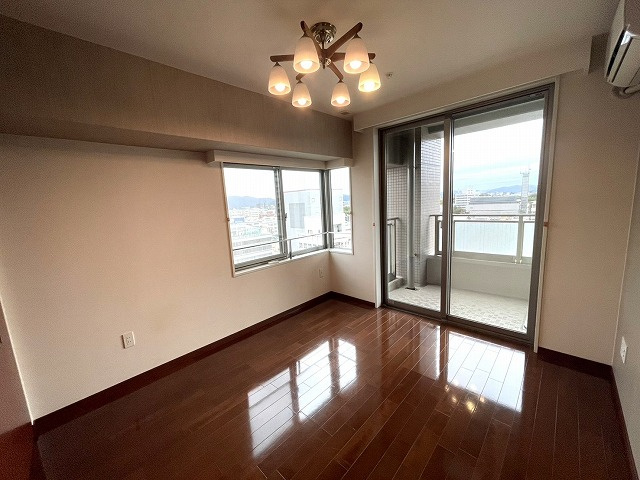 【キッチン】 | グレースタワーⅡ | 「IHクッキングヒーター・食洗機付き。お手入れもしやすく、家事負担を軽減してくれるキッチンです。」