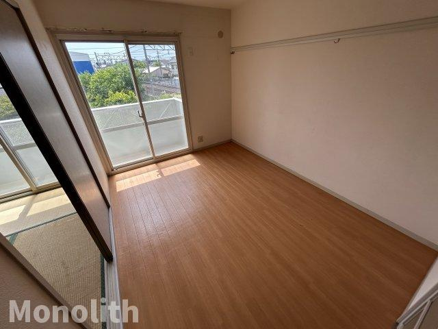 プレジール和泉の洋室