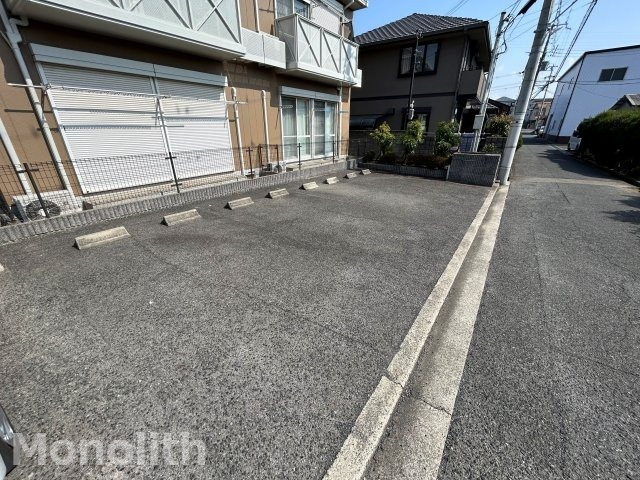 プレジール和泉の駐車場