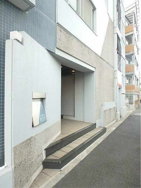 マートルコート駒沢大学　駒沢大学・駒沢公園徒歩圏内　Luup有　24時間ゴミ出し可　のエントランス