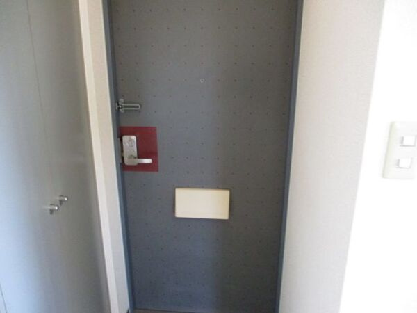 マートルコート駒沢大学　駒沢大学・駒沢公園徒歩圏内　Luup有　24時間ゴミ出し可　の玄関