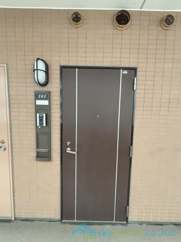 エクラン本厚木の玄関