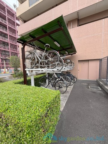 エクラン本厚木の駐輪場