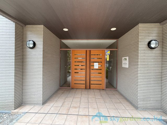 エクラン本厚木のエントランス