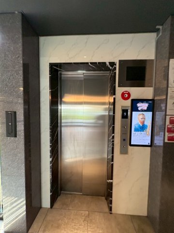 大阪市大正区三軒家西３丁目の賃貸マンションのエントランス