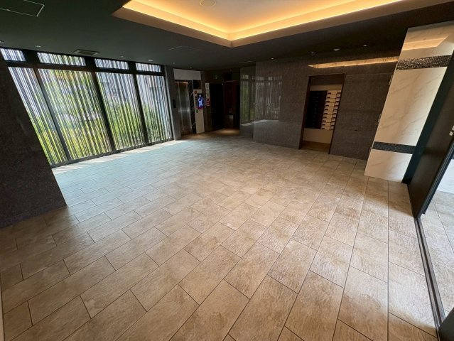 大阪市大正区三軒家西３丁目の賃貸マンションのロビー