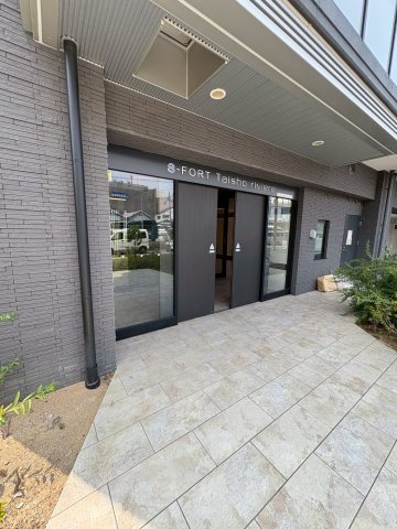 大阪市大正区三軒家西３丁目の賃貸マンションのエントランス