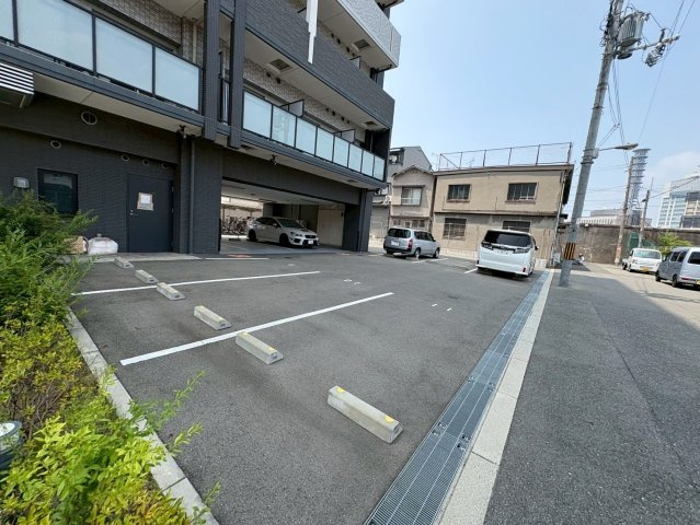 大阪市大正区三軒家西３丁目の賃貸マンションの駐車場