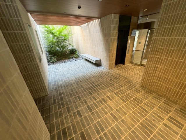 ジェーグランコート京町堀のロビー