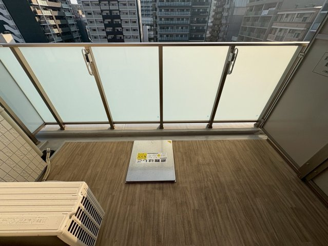 ジェーグランコート京町堀のバルコニー