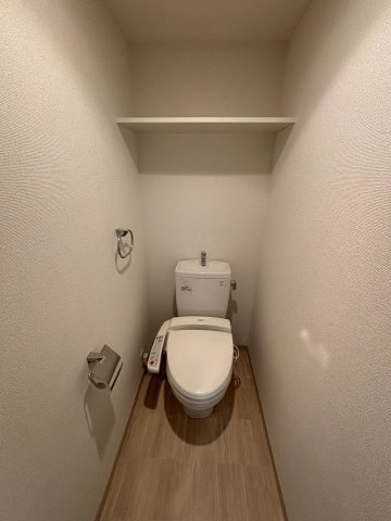 大阪市中央区内平野町２丁目の賃貸マンションのトイレ