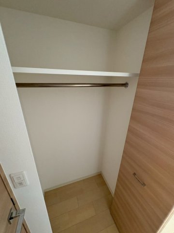 大阪市福島区鷺洲５丁目の賃貸マンションの収納