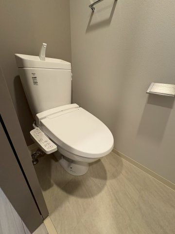 大阪市西区江之子島１丁目の賃貸マンションのトイレ