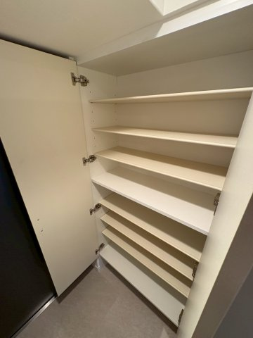 大阪市西区江之子島１丁目の賃貸マンションの収納