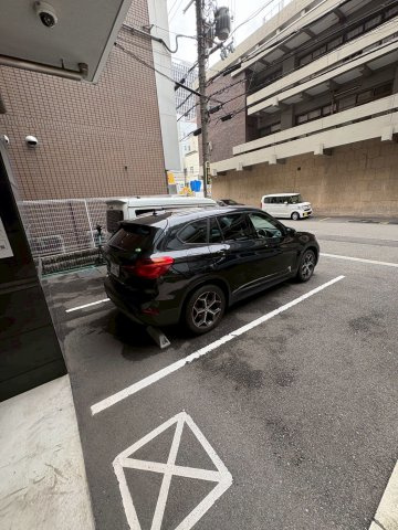 大阪市中央区本町４丁目の賃貸マンションの駐車場