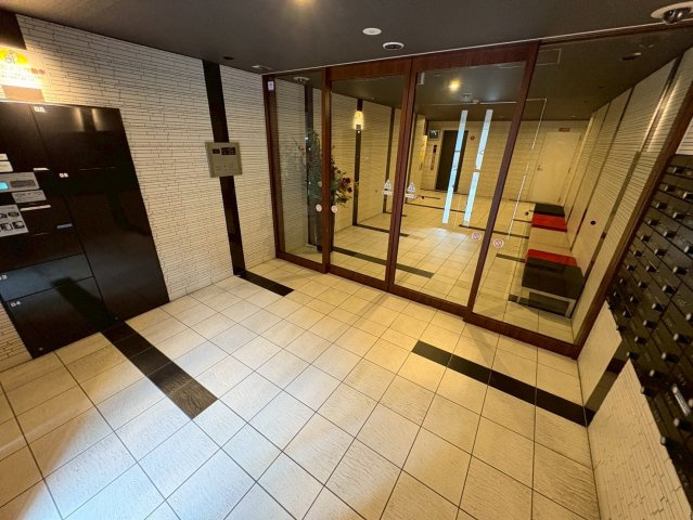 大阪市中央区本町４丁目の賃貸マンションのロビー