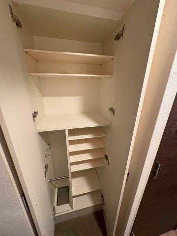 大阪市西区京町堀３丁目の賃貸マンションの収納