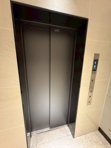 大阪市西区江之子島１丁目の賃貸マンションの玄関