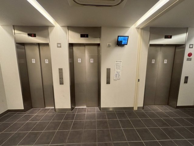 大阪市西区新町１丁目の賃貸マンションのエントランス