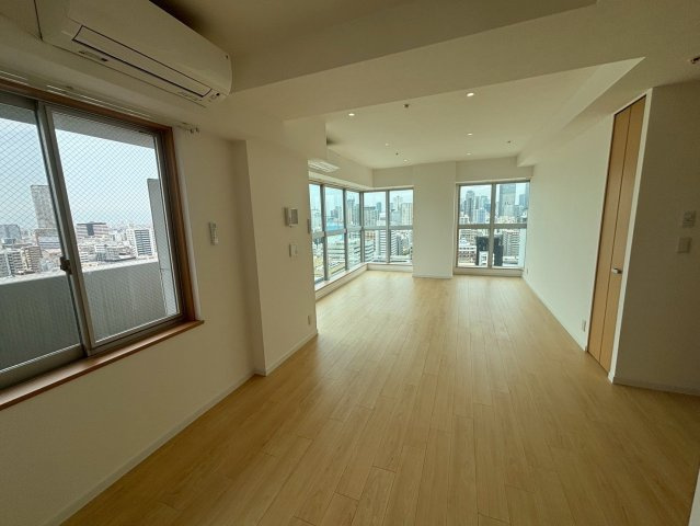 大阪市西区新町１丁目の賃貸マンションの居間・リビング