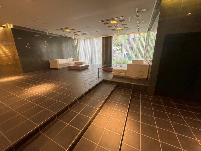 大阪市西区新町１丁目の賃貸マンションのロビー