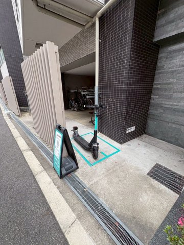 大阪市西区江之子島１丁目の賃貸マンションの駐車場