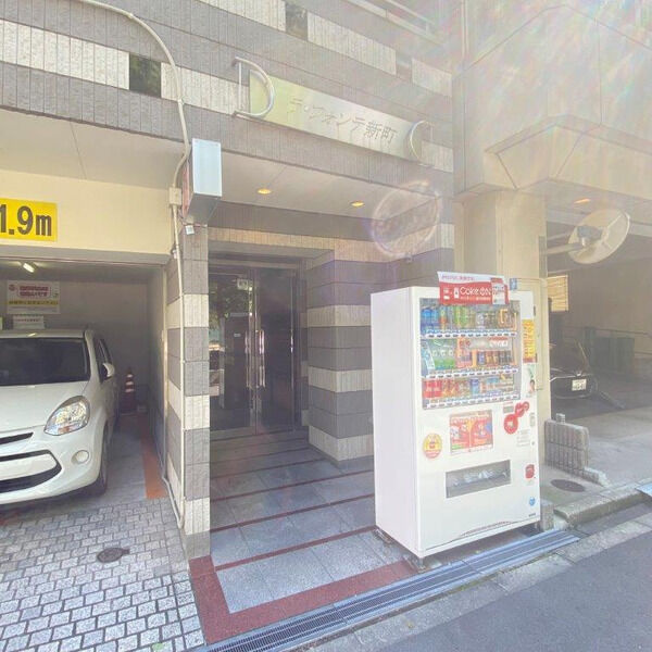 大阪市西区新町１丁目の賃貸マンションの玄関