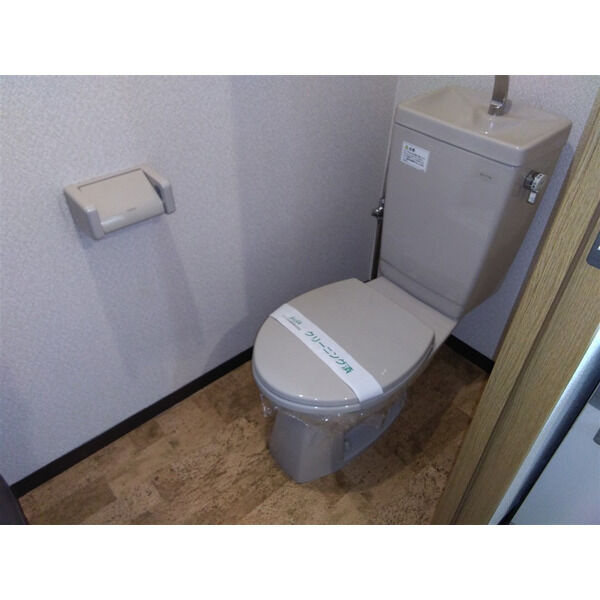 大阪市西区新町１丁目の賃貸マンションのトイレ