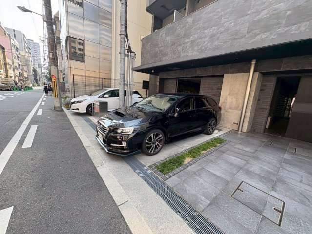 大阪市西区江戸堀２丁目の賃貸マンションの駐車場