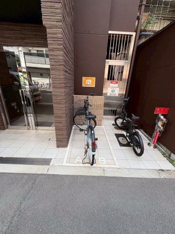 大阪市西区江戸堀３丁目の賃貸マンションの駐車場