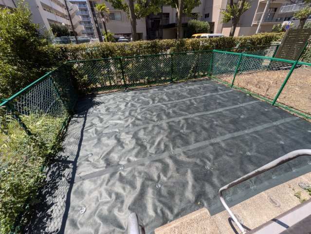 南向きの専用庭がある地に足のついた【ハイラーク横浜白山】リフォームの庭|お庭で自由な時間を過ごせます