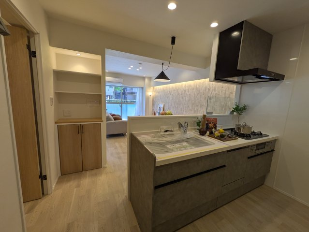 南向きの専用庭がある地に足のついた【ハイラーク横浜白山】リフォームのキッチン|きれいなキッチンです