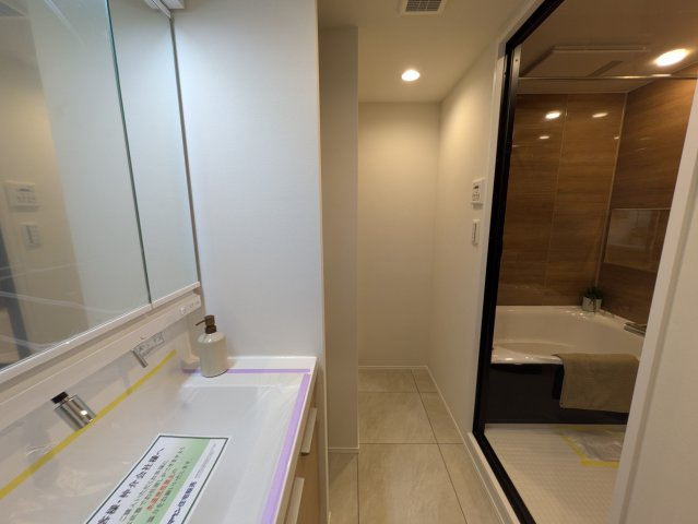 南向きの専用庭がある地に足のついた【ハイラーク横浜白山】リフォームの独立洗面台|独立洗面化粧台が付いています