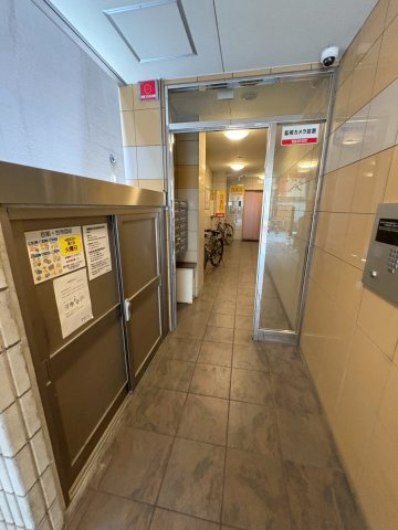 大阪市西区九条１丁目の賃貸マンションのエントランス