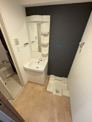 大阪市西区江戸堀３丁目の賃貸マンションの玄関