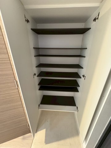 大阪市西区江戸堀３丁目の賃貸マンションの収納