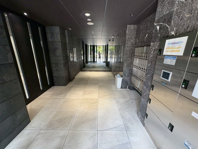 大阪市西区江戸堀３丁目の賃貸マンションのロビー