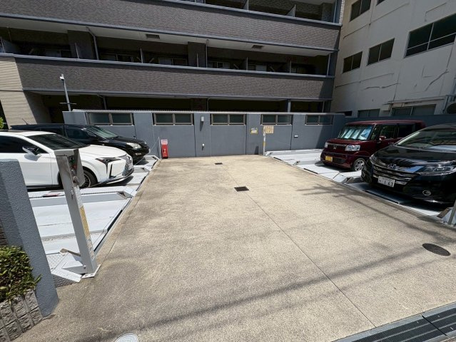 大阪市福島区海老江１丁目の賃貸マンションの駐車場