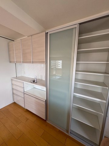 大阪市福島区吉野５丁目の賃貸マンションの収納