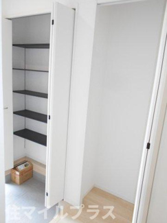 【玄関】 | 郡山市富久山町福原新築一戸建て10棟 | 収納もある玄関です