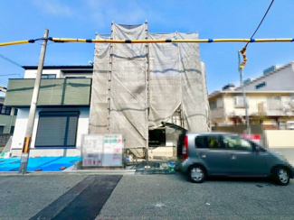 【前面道路含む現地写真】 | 南花田町　新築一戸建 | ４ＬＤＫ+ＷＩＣ！ゆとりのある間取りですので、子供部屋や趣味のお部屋も作れますね♪ 資料請求だけでもお気軽にお問い合わせください！