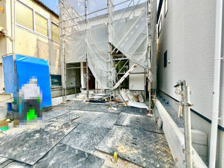 【駐車場】 | 南花田町　新築一戸建 | 各居室にはクローゼットを完備し、家具の配置にも困らない設計がされており、採光と室内のバランスが絶妙です。