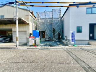 【前面道路含む現地写真】 | 南花田町　新築一戸建 | 玄関にシューズボックスありますよ！玄関周りもスッキリ片付きますね♪