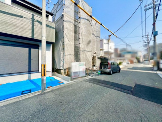 【前面道路含む現地写真】 | 南花田町　新築一戸建 | 【前面道路：西側：約７．２ｍ/南側：約５．４ｍ】運転の苦手な方も安心ですね♪是非現地にてご確認ください！