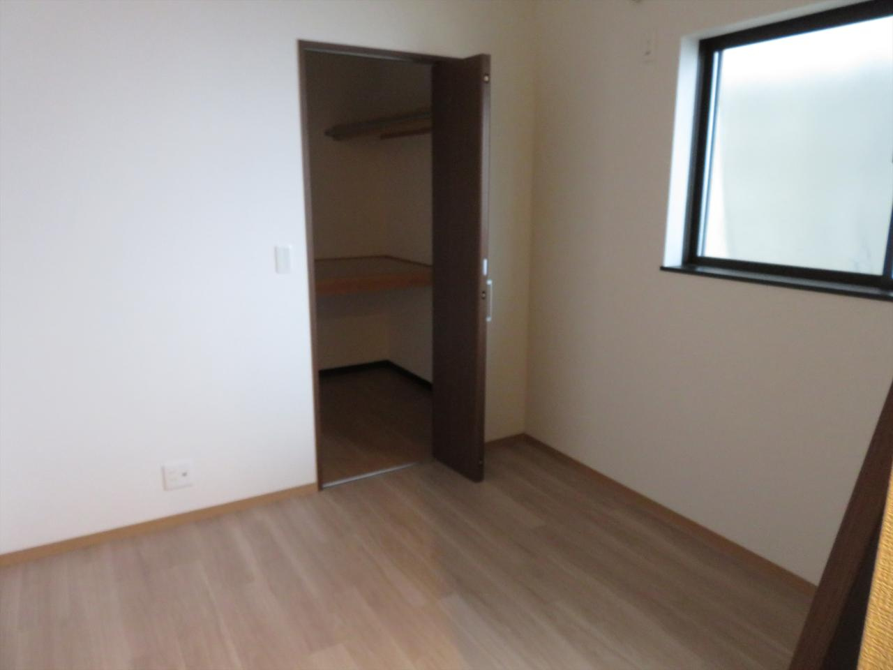 土佐市宇佐町宇佐　中古住宅の洋室