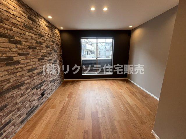 出口5丁目　中古一戸建ての居間・リビング|LDK14.5帖
■物件内覧・資金計画相談・住宅ローン相談、リフォーム相談、お問合せ受付中■
※当日・翌日のご内覧、ご相談はお電話でのお問合せがスムーズです！