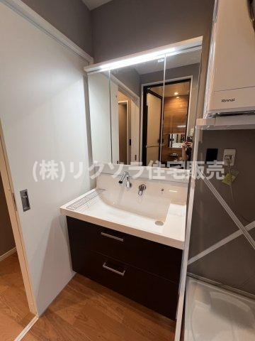 出口5丁目　中古一戸建ての独立洗面台|■物件内覧・資金計画相談・住宅ローン相談、リフォーム相談、お問合せ受付中■
※当日・翌日のご内覧、ご相談はお電話でのお問合せがスムーズです！